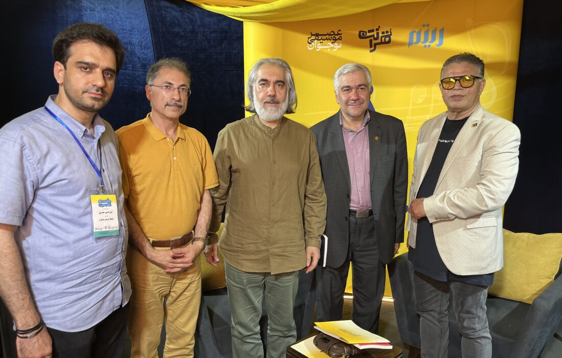 بازدید بابک رضایی از غرفه باشگاه موسیقی نوجوان