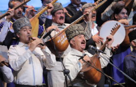 ساز عاشیق‌ها برای جشنواره بین‌المللی اردبیل کوک می‌شود