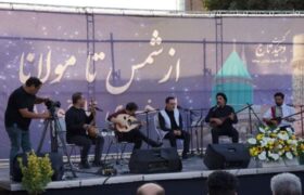 آواز «مرغ سحر» در مقبره شمس؛ کنسرت وحید تاج در خوی به یاد شجریان