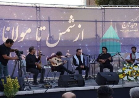 آواز «مرغ سحر» در مقبره شمس؛ کنسرت وحید تاج در خوی به یاد شجریان