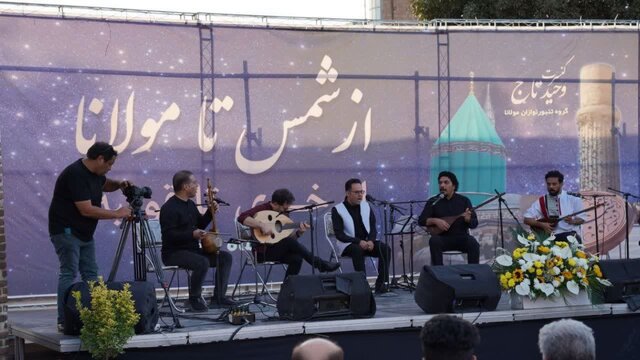 آواز «مرغ سحر» در مقبره شمس؛ کنسرت وحید تاج در خوی به یاد شجریان