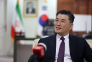 آوازخوانی سفیر کره جنوبی با فاضل جمشیدی در نمایشگاه مشترک ایران و کره
