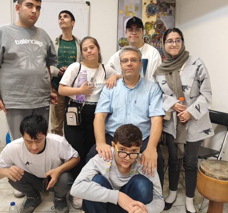 آموزش موسیقی به نوجوانان اوتیسم و سندرم دان؛ از تجربه تا موفقیت