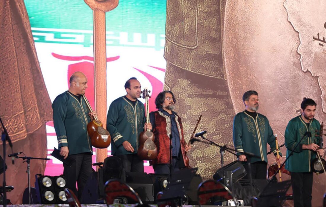 پرواز همای در کنسرت خیابانی میدان انقلاب: امیدوارم هر ماه کنسرت خیابانی برگزار شود