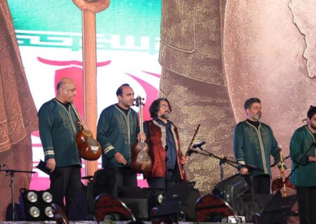 پرواز همای در کنسرت خیابانی میدان انقلاب: امیدوارم هر ماه کنسرت خیابانی برگزار شود