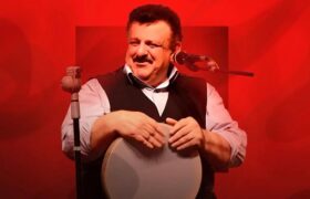 ناصر وحدتی: «ایستاده نمی‌خوانم و حرکات اضافه روی صحنه را نمی‌پذیرم»
