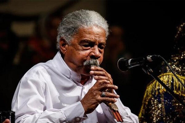 بستری شدن خالو قنبر راستگو، شروه‌خوان و نوازنده نی جفتی هرمزگان در بیمارستان