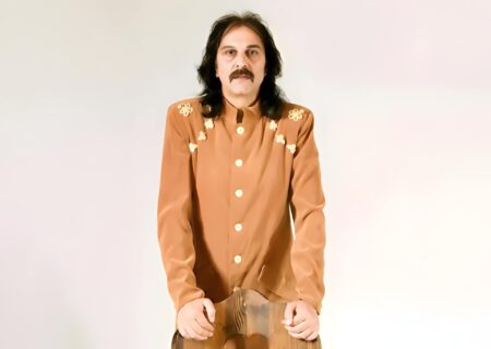 برای دلجویی، دیر است… یادداشتی درباره «آخرین» آلبوم کورش یغمایی