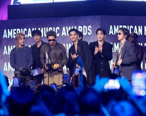 ‏گروه BTS هنرمند سال جوایز موسیقی آمریکا شد؛ شکست تیلور سوییفت