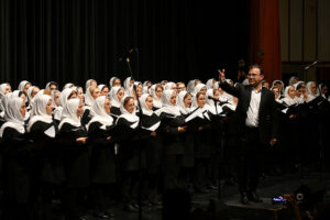 گروه کر مادران