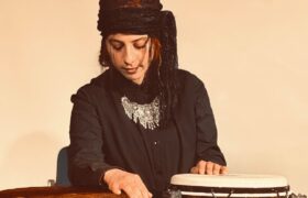 ‏گفتگو با فریده سرسنگی نوازنده پرکاشن درباره موسیقی جنوب